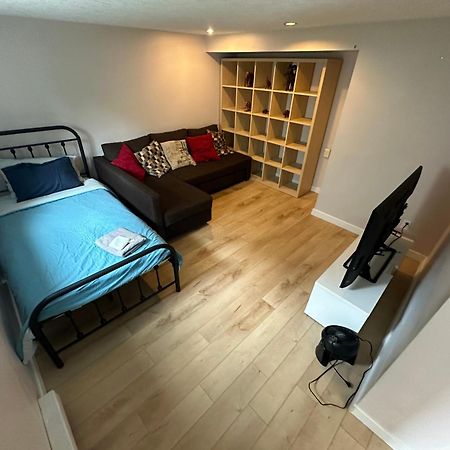 Artistic Apartment Near Downtown Victoria Bagian luar foto