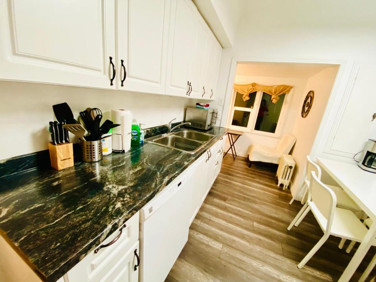 Artistic Apartment Near Downtown Victoria Bagian luar foto
