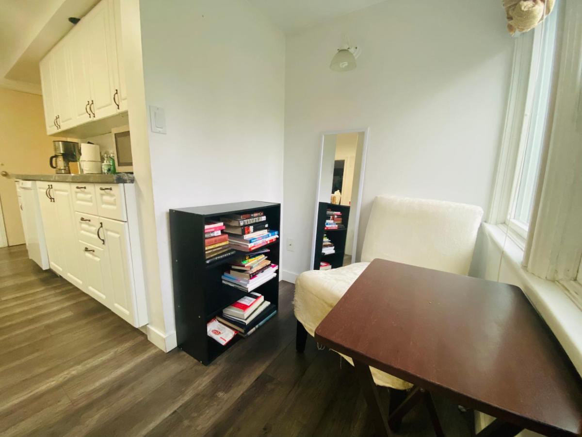 Artistic Apartment Near Downtown Victoria Bagian luar foto