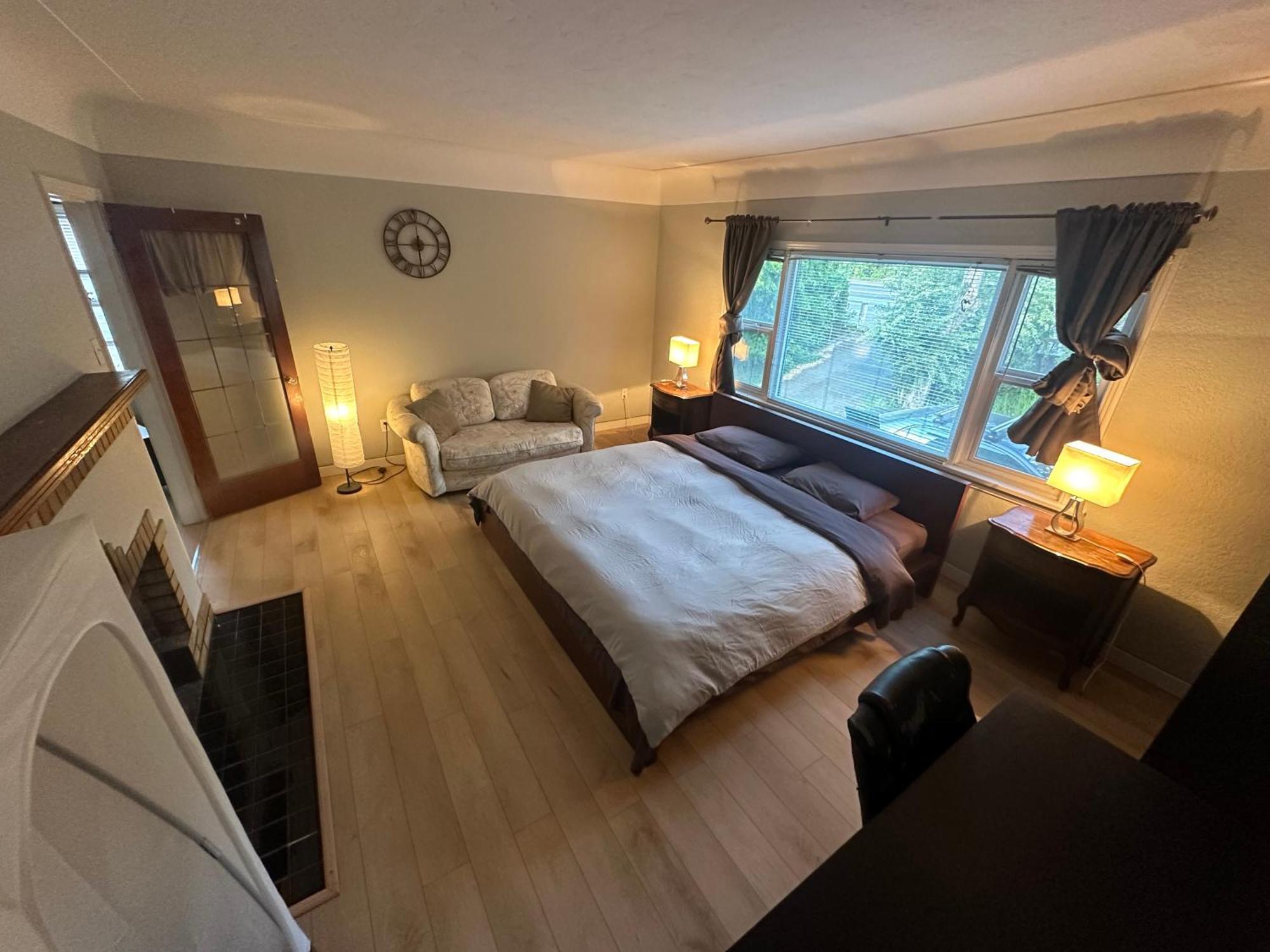 Artistic Apartment Near Downtown Victoria Bagian luar foto