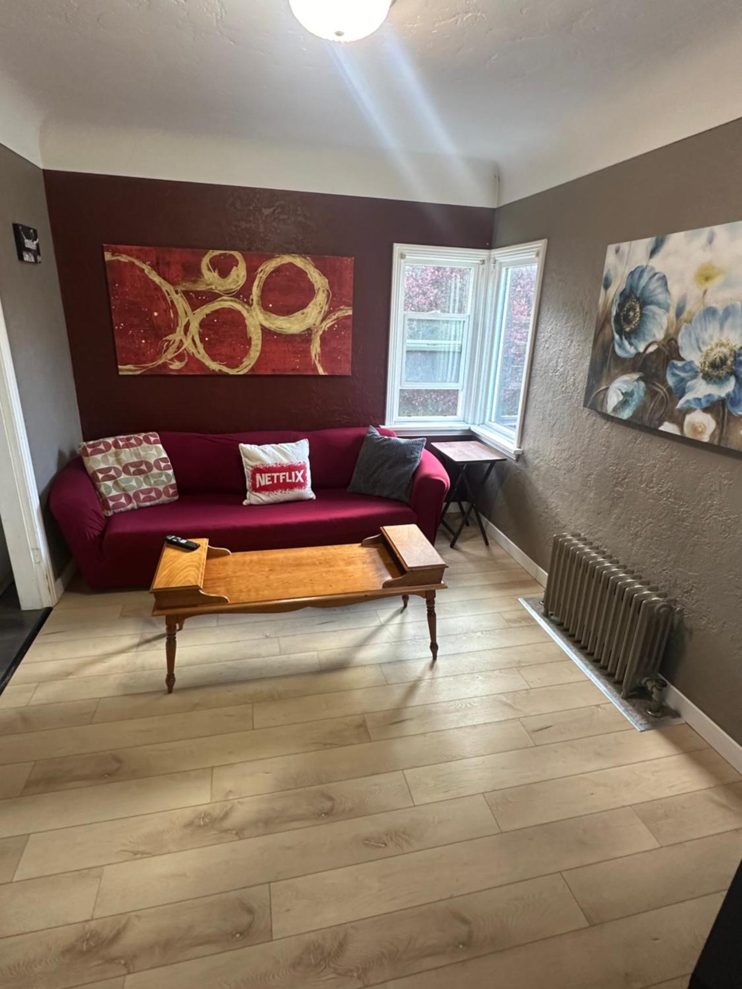 Artistic Apartment Near Downtown Victoria Bagian luar foto