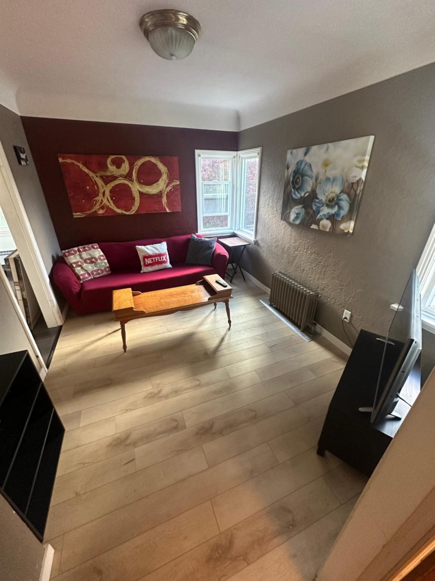 Artistic Apartment Near Downtown Victoria Bagian luar foto