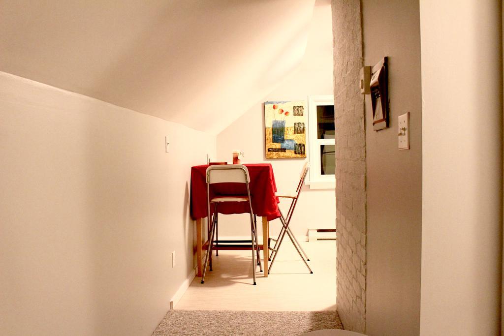 Artistic Apartment Near Downtown Victoria Bagian luar foto