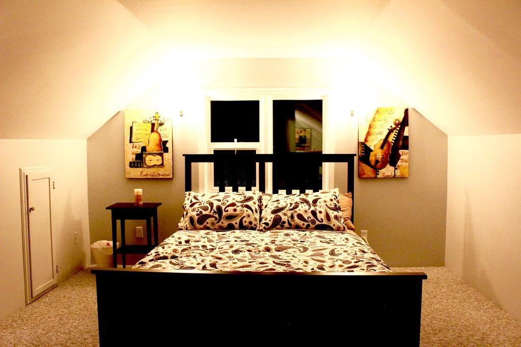 Artistic Apartment Near Downtown Victoria Bagian luar foto